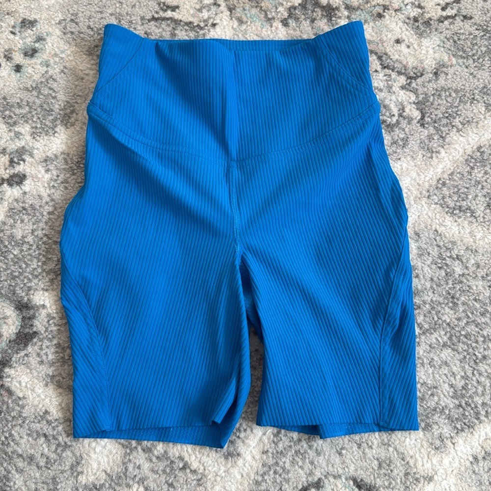 Lululemon Base Pace Ribbed High-Rise Short 6" in poolside